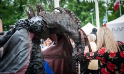 Szczudlarze i smok z grupy STEAM SHOW z Białorusi (11)