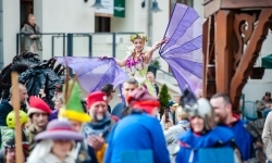 Szczudlarze i smok z grupy STEAM SHOW z Białorusi (7)