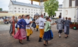 Wyjątkowe wydarzenie teatralne na scenie Zamku Piastowskiego w Raciborzu (7)