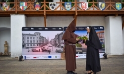 Wyjątkowe wydarzenie teatralne na scenie Zamku Piastowskiego w Raciborzu (12)
