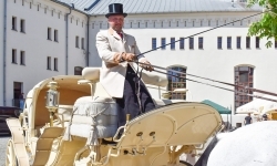 Pierwsze przejażdżki powozem z dziedzińca Zamku Piastowskiego alejkami Parku Zamkowego w Raciborzu już za nami (3)