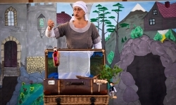 Średniowieczne warsztaty oraz teatrzyki na zamkowym dziedzińcu (1)