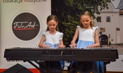 Muzyczny bukiet dla mam na Zamku Piastowskim w Raciborzu (9)