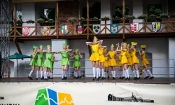 Zamek Piastowski w Raciborzu w sobotę 30 maja zamienił się w prawdziwe kr&oacute;lestwo mażoretek (9)