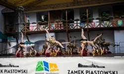 Zamek Piastowski w Raciborzu w sobotę 30 maja zamienił się w prawdziwe kr&oacute;lestwo mażoretek (16)