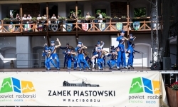 Zamek Piastowski w Raciborzu w sobotę 30 maja zamienił się w prawdziwe kr&oacute;lestwo mażoretek (19)