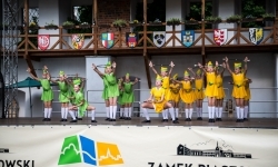 Zamek Piastowski w Raciborzu w sobotę 30 maja zamienił się w prawdziwe kr&oacute;lestwo mażoretek (4)
