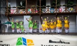 Zamek Piastowski w Raciborzu w sobotę 30 maja zamienił się w prawdziwe kr&oacute;lestwo mażoretek (4)