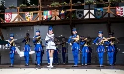Zamek Piastowski w Raciborzu w sobotę 30 maja zamienił się w prawdziwe kr&oacute;lestwo mażoretek (17)