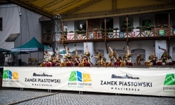 Zamek Piastowski w Raciborzu w sobotę 30 maja zamienił się w prawdziwe kr&oacute;lestwo mażoretek (18)