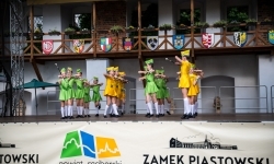 Zamek Piastowski w Raciborzu w sobotę 30 maja zamienił się w prawdziwe kr&oacute;lestwo mażoretek (8)
