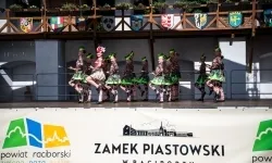 Zamek Piastowski w Raciborzu w sobotę 30 maja zamienił się w prawdziwe kr&oacute;lestwo mażoretek (15)