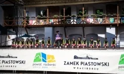 Zamek Piastowski w Raciborzu w sobotę 30 maja zamienił się w prawdziwe kr&oacute;lestwo mażoretek (19)