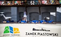 Zamek Piastowski w Raciborzu w sobotę 30 maja zamienił się w prawdziwe kr&oacute;lestwo mażoretek (7)