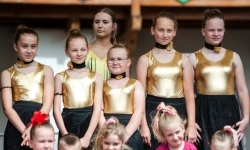 Pokazy wokalno-taneczne w wykonaniu wychowank&oacute;w Powiatowego Domu Kultury w Raciborzu (16)