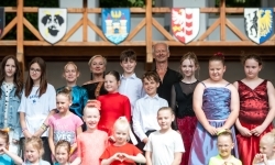 Pokazy wokalno-taneczne w wykonaniu wychowank&oacute;w Powiatowego Domu Kultury w Raciborzu (18)