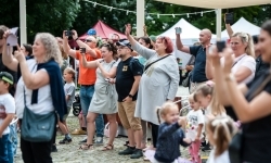 Pokazy wokalno-taneczne w wykonaniu wychowank&oacute;w Powiatowego Domu Kultury w Raciborzu (2)