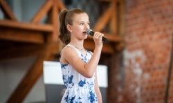 Pokazy wokalno-taneczne w wykonaniu wychowank&oacute;w Powiatowego Domu Kultury w Raciborzu (5)