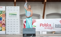 Pokazy wokalno-taneczne w wykonaniu wychowank&oacute;w Powiatowego Domu Kultury w Raciborzu (10)