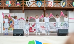 Pokazy wokalno-taneczne w wykonaniu wychowank&oacute;w Powiatowego Domu Kultury w Raciborzu (1)