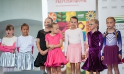 Pokazy wokalno-taneczne w wykonaniu wychowank&oacute;w Powiatowego Domu Kultury w Raciborzu (6)