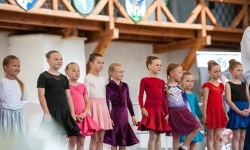 Pokazy wokalno-taneczne w wykonaniu wychowank&oacute;w Powiatowego Domu Kultury w Raciborzu (7)