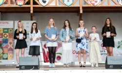 Pokazy wokalno-taneczne w wykonaniu wychowank&oacute;w Powiatowego Domu Kultury w Raciborzu (4)