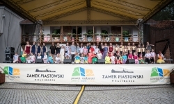 Pokazy wokalno-taneczne w wykonaniu wychowank&oacute;w Powiatowego Domu Kultury w Raciborzu (11)