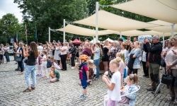 Pokazy wokalno-taneczne w wykonaniu wychowank&oacute;w Powiatowego Domu Kultury w Raciborzu (14)