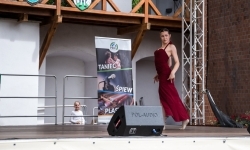 Pokazy wokalno-taneczne w wykonaniu wychowank&oacute;w Powiatowego Domu Kultury w Raciborzu (16)