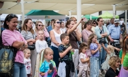 Pokazy wokalno-taneczne w wykonaniu wychowank&oacute;w Powiatowego Domu Kultury w Raciborzu (5)