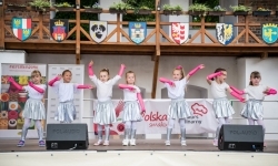 Pokazy wokalno-taneczne w wykonaniu wychowank&oacute;w Powiatowego Domu Kultury w Raciborzu (7)