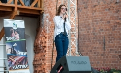 Pokazy wokalno-taneczne w wykonaniu wychowank&oacute;w Powiatowego Domu Kultury w Raciborzu (8)
