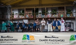 Regionalny etap konkursu kulinarnego &bdquo;Polska smakuje&rdquo; na dziedzińcu Zamku Piastowskiego w Raciborzu (20)
