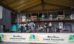 Regionalny etap konkursu kulinarnego &bdquo;Polska smakuje&rdquo; na dziedzińcu Zamku Piastowskiego w Raciborzu (1)