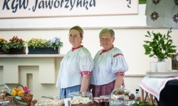 Regionalny etap konkursu kulinarnego &bdquo;Polska smakuje&rdquo; na dziedzińcu Zamku Piastowskiego w Raciborzu (4)