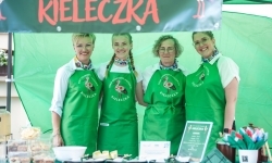 Regionalny etap konkursu kulinarnego &bdquo;Polska smakuje&rdquo; na dziedzińcu Zamku Piastowskiego w Raciborzu (5)