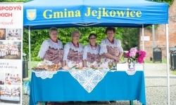 Regionalny etap konkursu kulinarnego &bdquo;Polska smakuje&rdquo; na dziedzińcu Zamku Piastowskiego w Raciborzu (10)