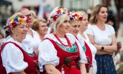 Regionalny etap konkursu kulinarnego &bdquo;Polska smakuje&rdquo; na dziedzińcu Zamku Piastowskiego w Raciborzu (4)