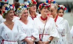 Regionalny etap konkursu kulinarnego &bdquo;Polska smakuje&rdquo; na dziedzińcu Zamku Piastowskiego w Raciborzu (5)
