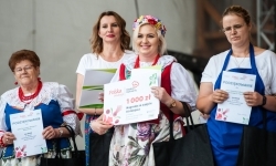 Regionalny etap konkursu kulinarnego &bdquo;Polska smakuje&rdquo; na dziedzińcu Zamku Piastowskiego w Raciborzu (7)