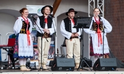 Regionalny etap konkursu kulinarnego &bdquo;Polska smakuje&rdquo; na dziedzińcu Zamku Piastowskiego w Raciborzu (12)