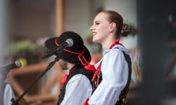 Regionalny etap konkursu kulinarnego &bdquo;Polska smakuje&rdquo; na dziedzińcu Zamku Piastowskiego w Raciborzu (15)