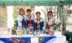 Regionalny etap konkursu kulinarnego &bdquo;Polska smakuje&rdquo; na dziedzińcu Zamku Piastowskiego w Raciborzu (5)