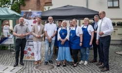 Regionalny etap konkursu kulinarnego &bdquo;Polska smakuje&rdquo; na dziedzińcu Zamku Piastowskiego w Raciborzu (13)