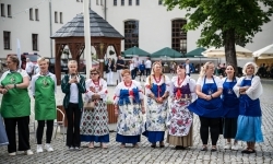 Regionalny etap konkursu kulinarnego &bdquo;Polska smakuje&rdquo; na dziedzińcu Zamku Piastowskiego w Raciborzu (17)