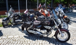 Zlot motocykli XX wieku na dziedzińcu Zamku Piastowskiego (16)