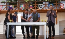 Zlot motocykli XX wieku na dziedzińcu Zamku Piastowskiego (20)