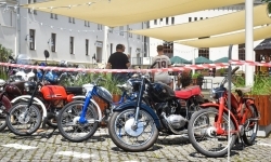 Zlot motocykli XX wieku na dziedzińcu Zamku Piastowskiego (3)