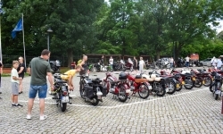 Zlot motocykli XX wieku na dziedzińcu Zamku Piastowskiego (6)